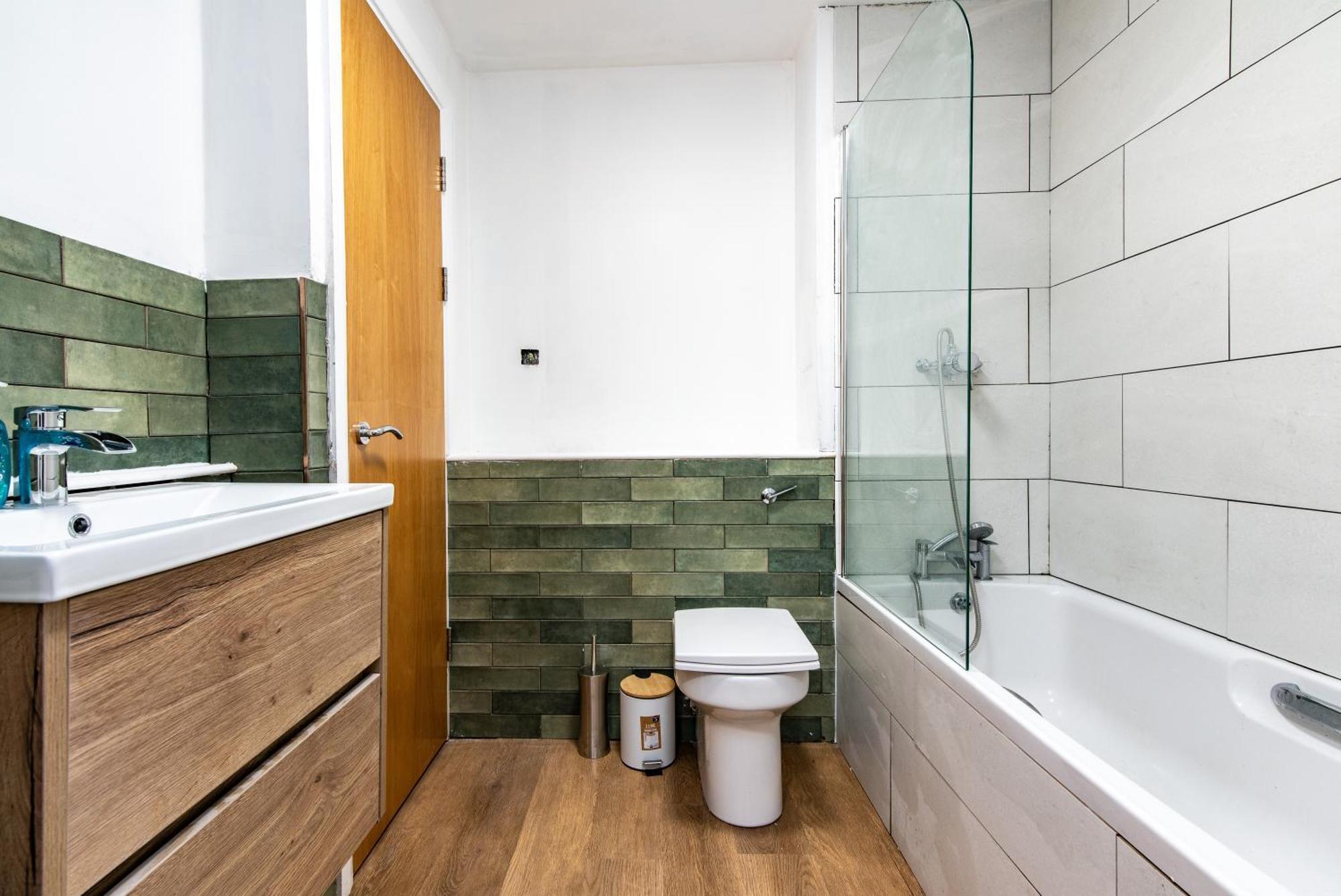 2br With Parking, Close To Centre Apartment